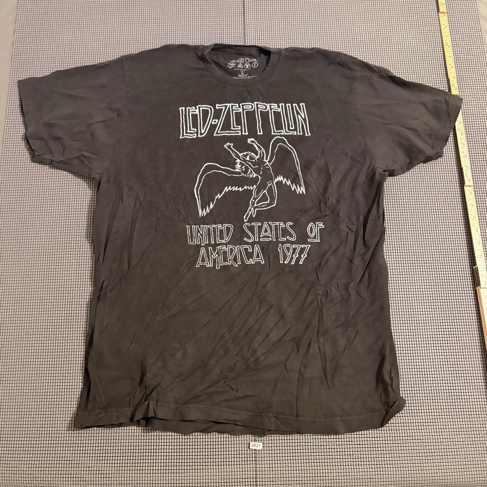 Led Zeppelin US Tour 1977 Graphic T-Shirt Black Size XL